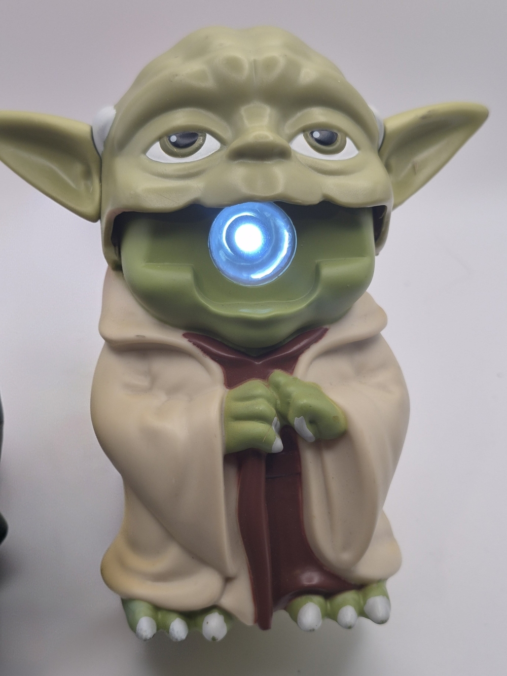Star Wars Yoda Light-Up Flashlight – Works Great – Collectible Vintage Toy